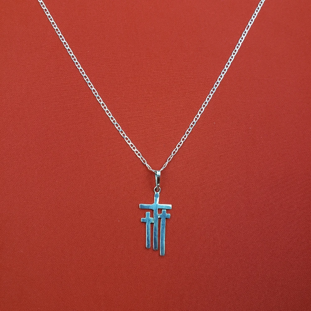 925‎ sterling silver cross pendant and 925 sterling silver chain